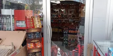 Camını kırarak girdiği marketi soydu