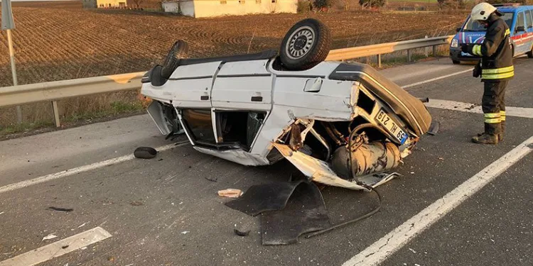 Hurdaya dönen aracın altından sağ çıktı
