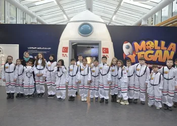 Yıldırımlı çocukların uzay yolculuğu