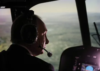 Putin havacılık tesisini ziyaret etti