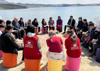 Manzaraya karşı kitapları konuştular