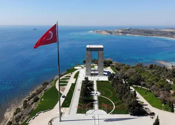 Şehitler Abidesi’ne ziyaretçi akını