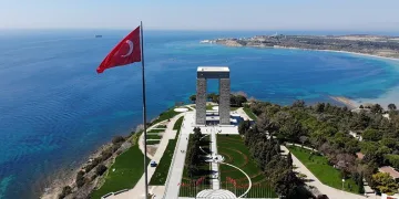 Şehitler Abidesi’ne ziyaretçi akını