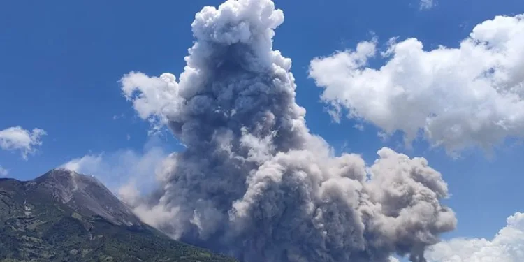 Merapi Yanardağında patlama