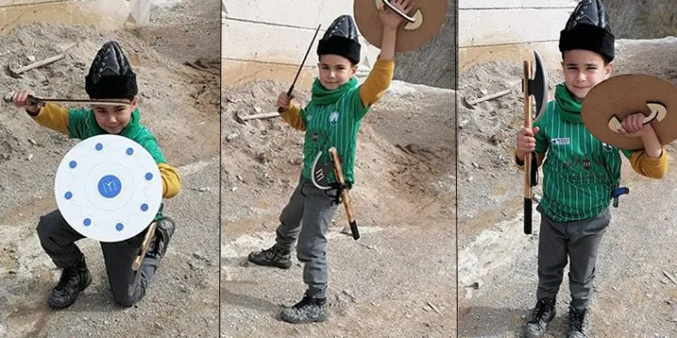 Depremzede çocuğa çok özel hediye