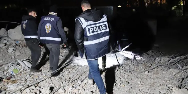 Enkazdan ”çığlık sesi geldi”