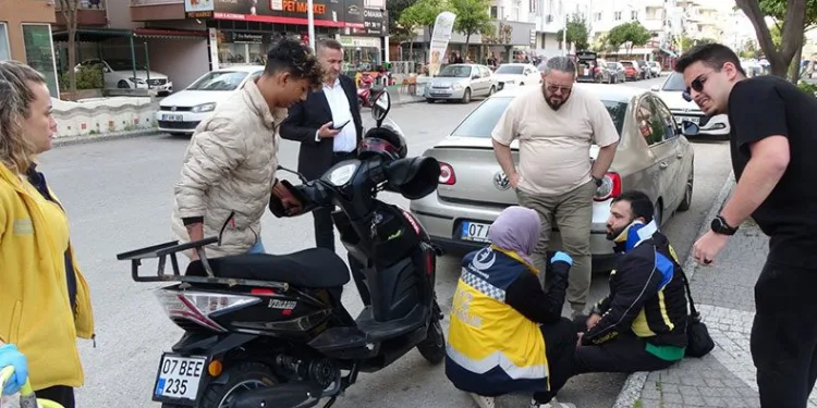 Scooter ile motosiklet çarpıştı