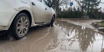 Eskişehir’de ara sokaklar göle döndü