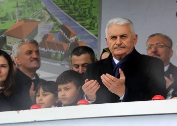 Binali Yıldırım’ın annesi vefat etti