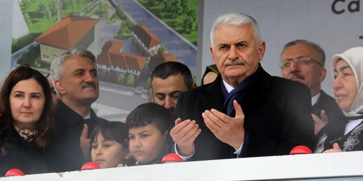 Binali Yıldırım’ın annesi vefat etti