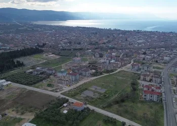 Deprem sonrası İznik’e akın başladı