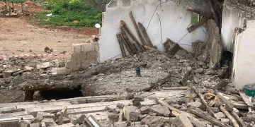 Çivi çakmaya çalıştığı depo başına çöktü