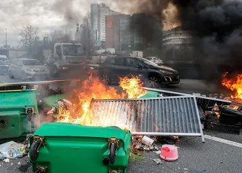 Paris sokakları yeniden karıştı