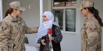 Jandarma asırlık çınarları unutmadı