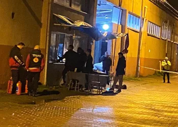 İş yerinde ailesini rehin aldı