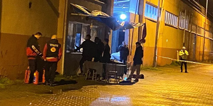 İş yerinde ailesini rehin aldı