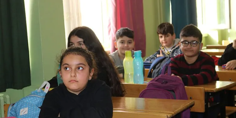 Diyarbakır’da öğrenciler okuluna kavuştu