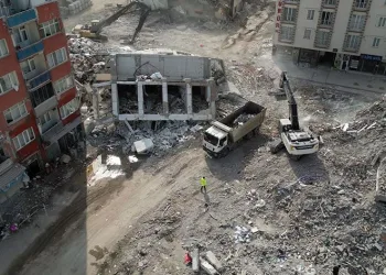 Malatya’da enkaz kaldırma çalışmaları sürüyor