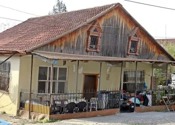 Eğik evlerde diken üstünde yaşam