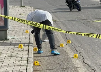 Kadınlar Günü’nde eşine kurşun yağdırdı