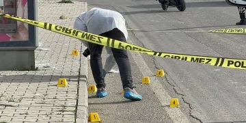 Kadınlar Günü’nde eşine kurşun yağdırdı