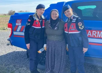 Jandarmadan Kadınlar Günü’nde karanfilli kutlama