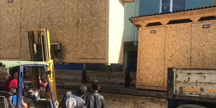Deprem bölgesine mobil tuvalet desteği