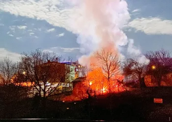 Sinop’ta ahır ve ambar yangını