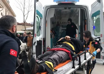 Sakarya’da yaşlı adama otomobil çarptı