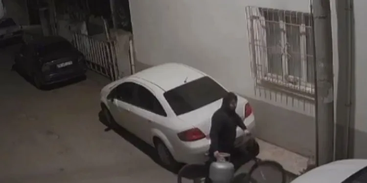 Bursa’da pişkin hırsız güvenlik kameralardan kaçamadı