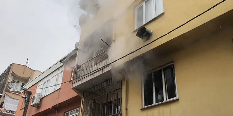 Bursa’da anneanne ve torunu yangında mahsur kaldı