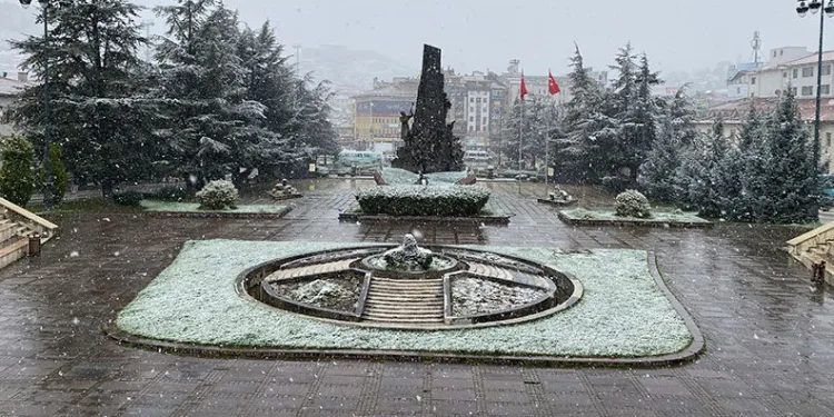 Kastamonu’da kar yağışı etkili oluyor