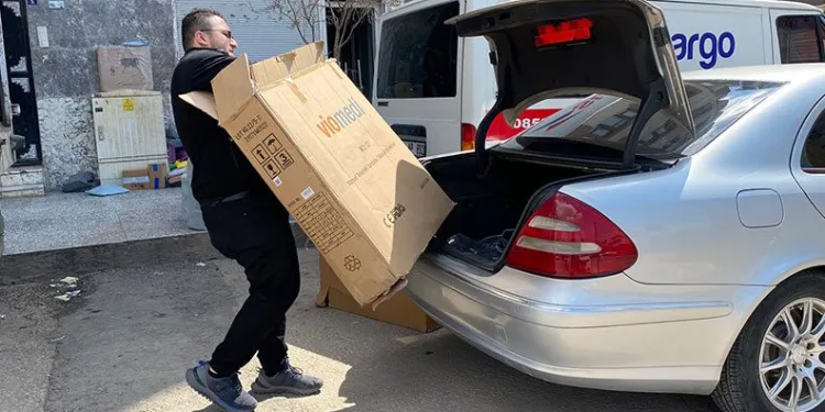 Depremzede çocuklara tekerlekli sandalye desteği