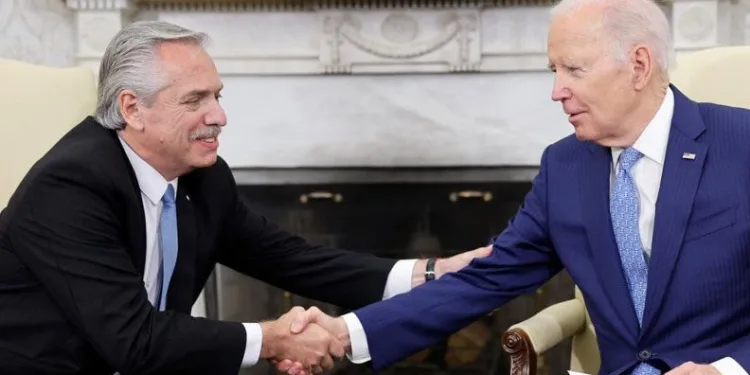ABD Başkanı Biden, Fernandez ile görüştü