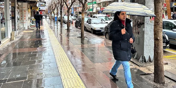 Elazığ’da sağanak yağış etkili oldu