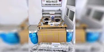Evinde uyuşturucu imal düzeneği kurmuş