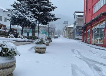 İzmirlilere kar sürprizi