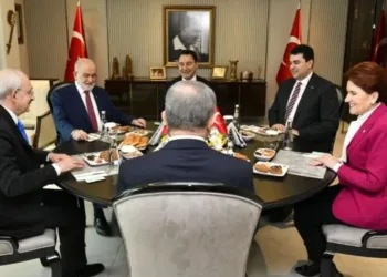 Meral Akşener yeniden masada