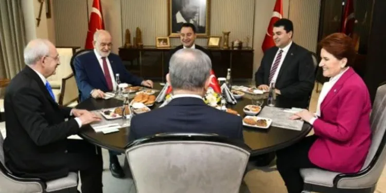 Meral Akşener yeniden masada
