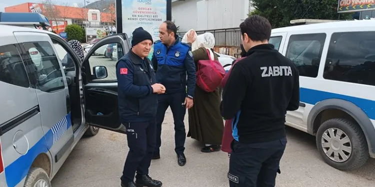 Gemlik zabıtası dilencilere göz açtırmıyor