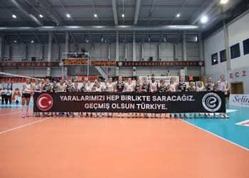 Eczacıbaşı Dynavit ile Galatasaray depremzedeler için hazırlık maçı yaptı