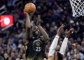 NBA’de Golden State, Houston’ı yenerek play-off potasına girdi