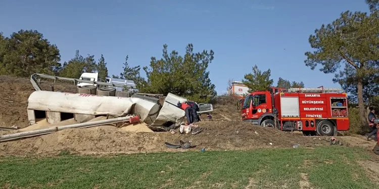 Kamyon kontrolden çıktı şarampole yuvarlandı