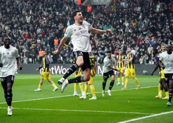 Beşiktaş’ta Salih Uçan’ın performansı dikkat çekti