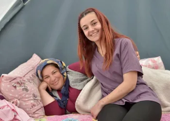 Depremzede bebeğe doktorun ismi verildi