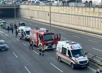 Çuval düştü, zincirleme trafik kazası oldu