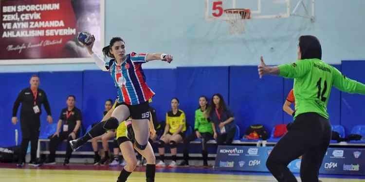 Konyaaltı Kadın Hentbol Takımı lige dönüyor