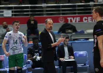 Bursa Büyükşehir Belediyespor Baş antrenörü Cemal Bora Şensoy: “Zor günleri birlikte aşacağız”