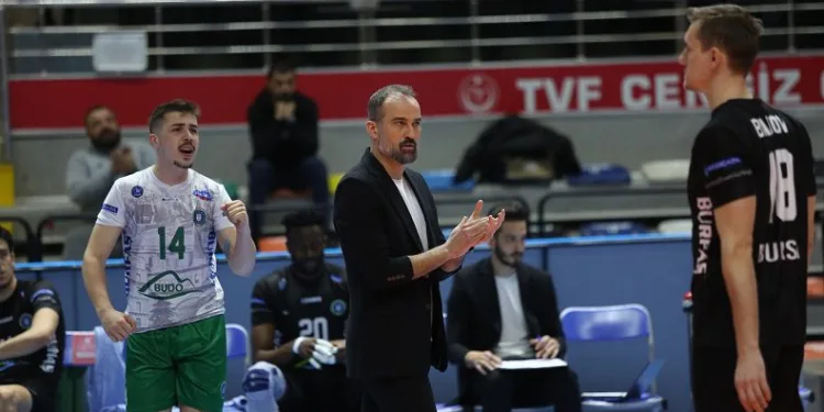 Bursa Büyükşehir Belediyespor Baş antrenörü Cemal Bora Şensoy: “Zor günleri birlikte aşacağız”