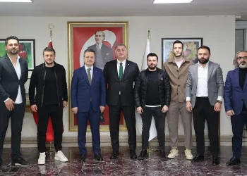Giresunspor yönetiminden Vali Ünlü’ye ve Başkan Şenlikoğlu’na ziyaret